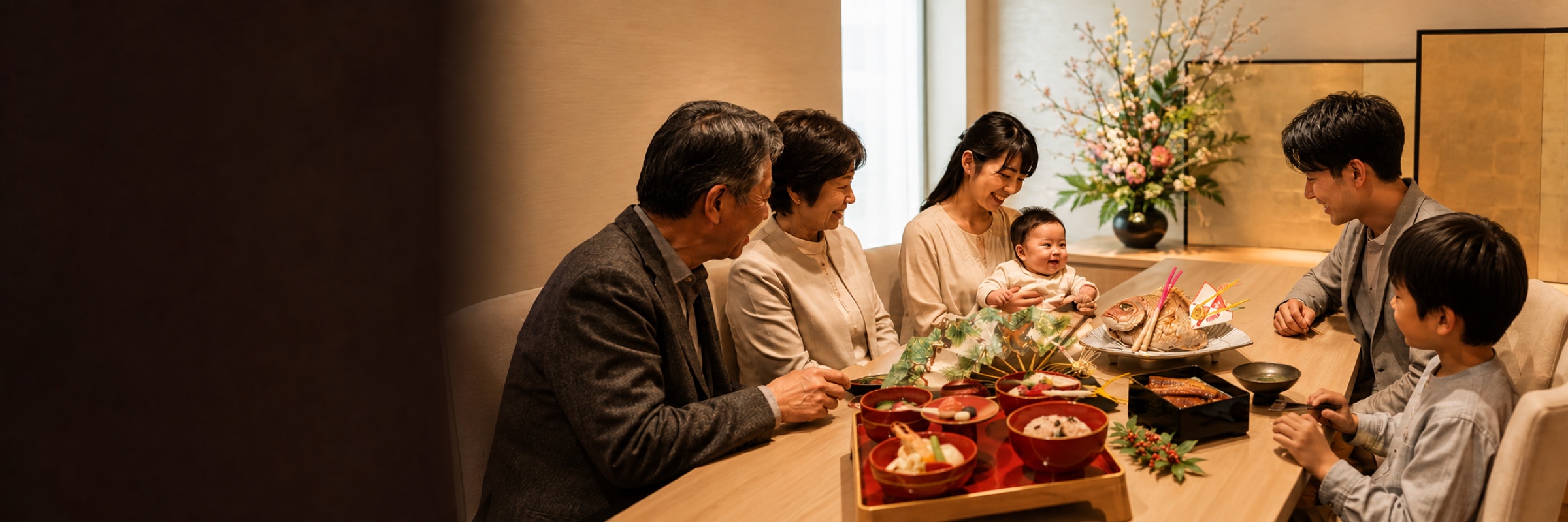 家族がお食い初めと祝い料理を囲む様子